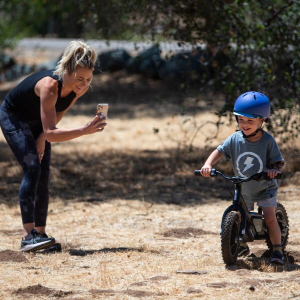 JM10006_1 STACYC 12eDRIVE tasakaaluratas